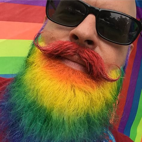 11 Dyed Beard Photos Because Everyone Should Step Up Their Beard Game Pronto Crazy Beard, Beard Trend, Glitter Beards, Beard Images, Beard Dye, Rave Hair, Beard Game, Beard Colour, Red Beard