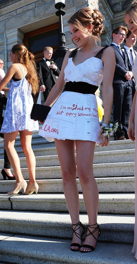 See the Graduation Dress This Awesome Teen Made Out of Her Pre-Calculus Homework via Brit + Co. Weird Dresses, Crazy Dresses, Canadian Girls, Drawstring Dresses, Knot Dress, Grad Dresses, Ribbed Knit Dress, Dress Out, Dress Zipper