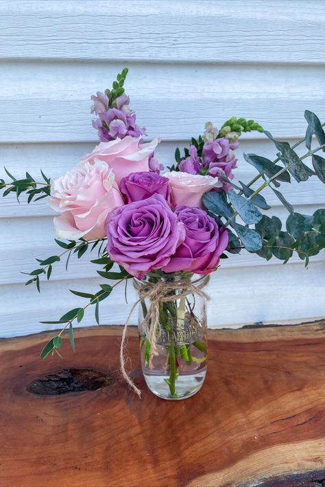 Small Lavender Flower Arrangements, Pink And Lavender Flower Arrangements, Pink Flowers Mason Jar, Small Purple Flower Arrangements, Purple Flower Vase, Purple Flower Arrangements Centerpieces, Purple And Pink Flower Arrangements, Pink And Purple Flower Arrangements, Flower Arrangements In Mason Jars