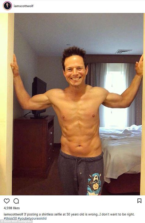 Scott Wolf, Party Of Five, Romantic Men, Celebrity Selfies, Toned Abs, Six Pack Abs, John Travolta, Six Packs, Many Men