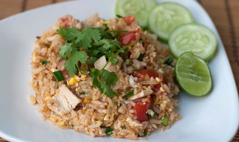 Thai Chicken And Rice, Thai Chicken Fried Rice, Chicken Basil Recipes, Authentic Thai Recipes, Thai Recipes Authentic, Chicken Carbonara Recipe, Thai Fried Rice, Green Curry Chicken, Thai Basil Chicken