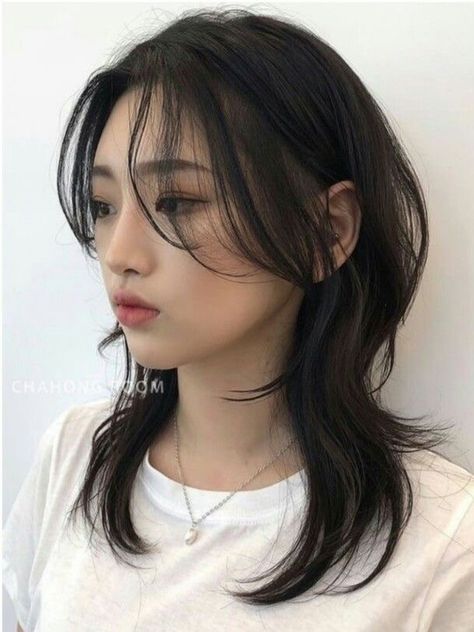 layered hair / bangs / long layers / hair styles / wolf cut / long wolf cut Wolf Cut Hair, Wolf Cut, Shot Hair Styles, Hair Stylies, Haircut And Color, Haircuts For Medium Hair, Haircuts Straight Hair, Cut Hair, Cut My Hair