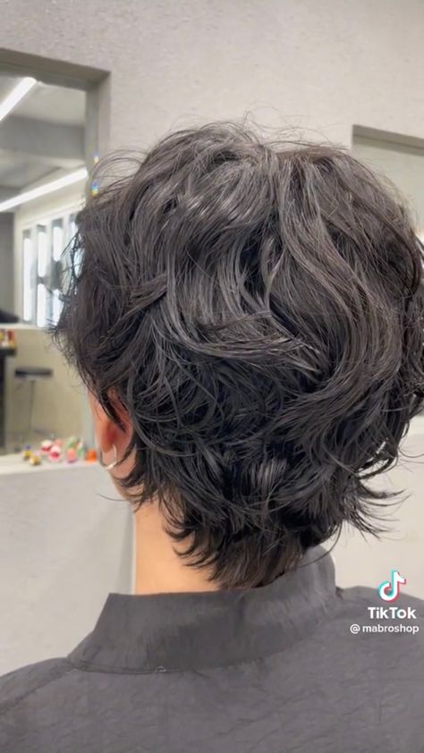 Perm Mullet, Wavy Perm, Asian Haircut, Mullet Haircut, Hair Inspiration Long, Wavy Hair Men, Asian Short Hair, Hair Inspiration Short, Haircuts For Wavy Hair