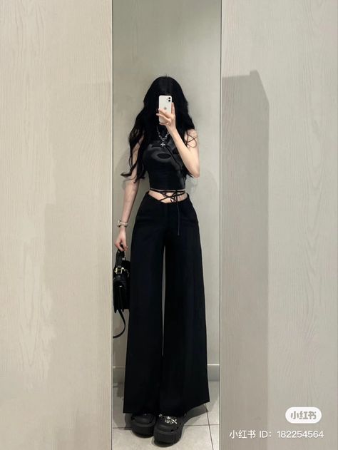 Black Korean Outfit, Korean Outfits Aesthetic, Filmmaking Aesthetic, Black Summer Outfits, Korean Summer Outfits, Queen Outfit, Korean Fashion Outfits, Korean Casual Outfits, Fashion Design Portfolio