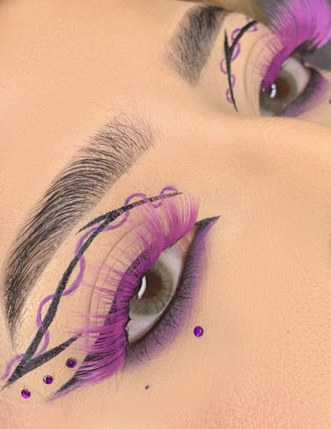 Creative Eyeliner Looks, Crazy Eye Makeup, Makeup Drawing, Cute Eye Makeup, Graphic Makeup, Work Makeup, Swag Makeup, Eye Makeup Pictures, Eye Makeup Steps