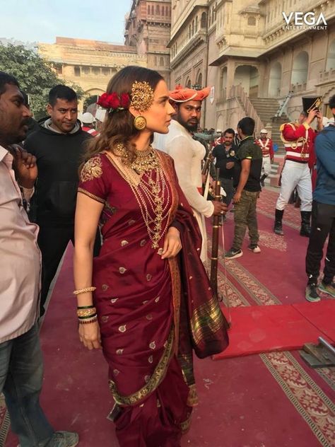 #KanganaRanaut Stills From #Manikarnika Movie  #Kangana #Ranaut #Bollywood #Vega #Entertainment #VegaEntertainment Maharashtrian Saree, Jaipur Travel, Marathi Bride, Blouse Ideas, Indian Sari Dress, Indian Bridal Photos, Kangana Ranaut, Bollywood Cinema, Sari Dress