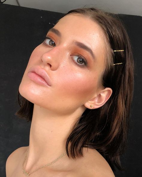 THANH VO | Hair & Makeup on Instagram: “Skin dreammmmmz @alicia.davis 💦 #glassskin” Hannah Davis Makeup, Brooke Davis Makeup, Kiana Davis Makeup, Alicia Davis, Danessa Myricks Makeup, Hannah Davis, Glass Skin, Beauty Secrets, Makeup Inspiration