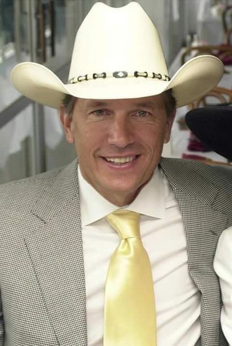 So handsome! George Strait Quotes, Allan Jackson, Famous Country Singers, George Strait Family, King George Strait, Country Musicians, Country Music Quotes, Country Music Artists, Country Men