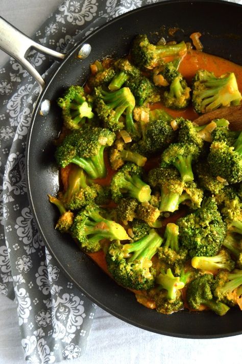 Curry Broccoli, Southern Keto, Keto Comfort Food, Vegan Creamer, Cabbage Rice, Dairy Free Gluten Free, Fried Fish Recipes, Keto Vegan, Comfort Food Recipes