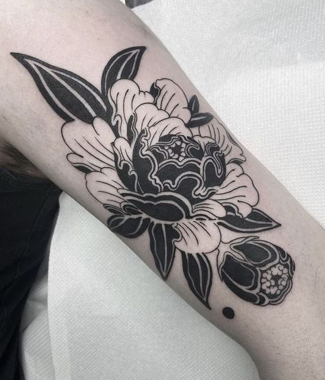 New Tattoo Styles, Black Line Tattoo, Strawberry Tattoo, Wrist Tattoo Designs, Traditional Tattoo Designs, Chrysanthemum Tattoo, Grunge Tattoo, Floral Tattoo Sleeve, Eagle Tattoos