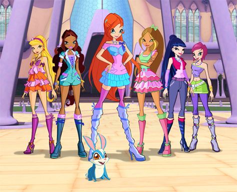 Winx Club Season 5 Casual Outfits: Stella, Aisha, Bloom, Flora, Musa, and Tecna. Las Winx, Klub Winx, Bloom Winx Club, Lasagna Soup, Clubbing Aesthetic, Fairy Girl, Halloween 2020, Winx Club, What’s Going On