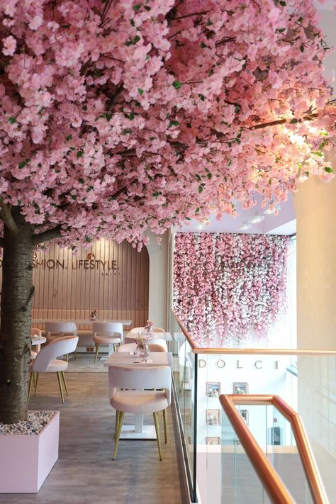 Haute Dolci, a luxury dessert restaurant in London's Wembley Park. Floral Cafe Interior Design, Hair Shop Aesthetic, Sweet Shop Interior Design, Flower Bar Ideas, Floral Cafe, Japanese Coffee Shop, Most Beautiful Restaurants, Selfie Studio, Tea Room Decor