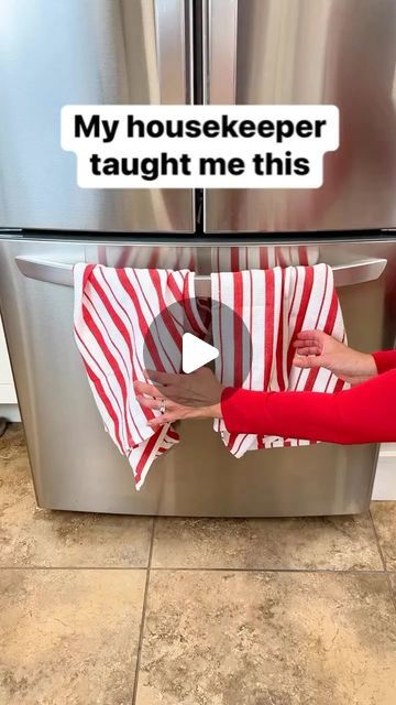 Liz & Jeff on Instagram: "How to fold dish towels into a beautiful bow #housekeeping #maid #kitchendecor #pretty #christmasdecor #candycane" Ways To Hang Kitchen Towels, How To Fold Kitchen Towels For Gifts, How To Fold Dish Towels, Hanging Dish Towels Diy, Washcloth Folding, Dish Towels Diy, Towel Folding Ideas, Dish Towel Crafts, Kitchen Towels Crafts