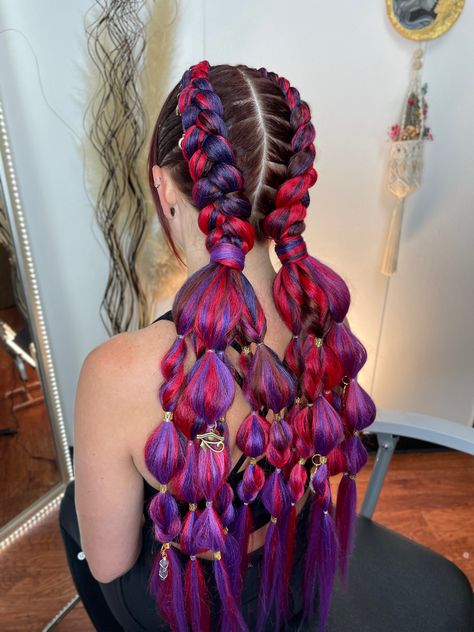 Colorful Fake Hair Braids, Rave Braids Festival Hair Red, Bubble Braid With Color Extensions, Hair Braiding With Colored Extensions, Dragon Braids With Extensions, Festival Braids With Color Extensions, Rave Braids Festival Hair, Music Festival Hairstyles, Braids Festival Hair