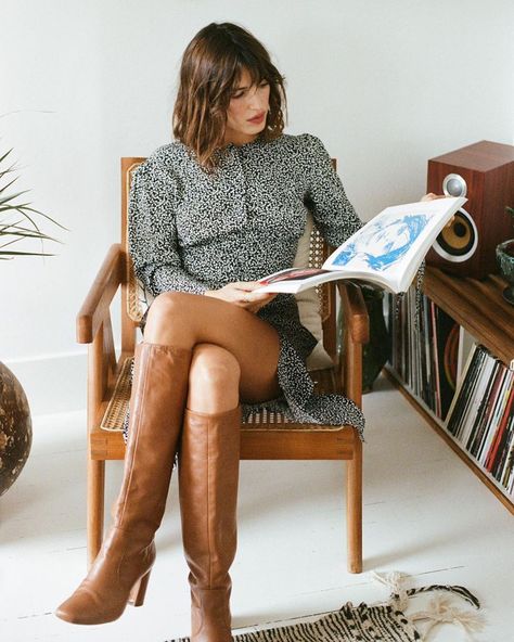 Rouje Paris on Instagram: “There is no place like home, there is no dress like SELMA 🌹#lesfillesenrouje” Jeanne Damas Winter, Jeanne Damas Style Winter, Jeane Damas, Damas Style, Jean Damas, Jeanne Damas Style, Style Parisienne, French Girl Chic, Dressy Casual Outfits