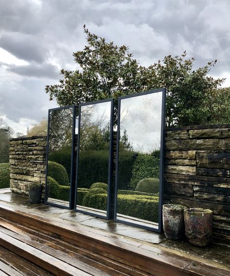 Contemporary style garden mirrors working well in this winter garden scene ... From the Aldgate Home bespoke collection, a trio of mirror panels Landscaping Modern, Garden Mirror, Contracting Company, Iranian Food, Mirror Panels, Garden Mirrors, Small Courtyards, Outdoor Mirror, Modern Garden Design