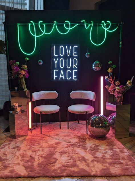 neon | disco | lighting | corporate | event | brand activation | impactful | floral | backdrop Modern Neon Decor, Branded Photo Backdrop, Neon Photo Booth, Neon Backdrop, Corporate Event Ideas, Vintage Eclectic Decor, Podcast Room, Disco Lighting, Neon Disco