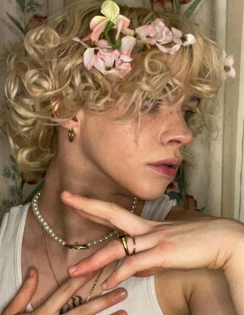 Blonde Male Face Claim Long Hair, Dyed Dirty Blonde Hair, Patroclus Face Claim, Nonbinary Face Claim, Gender Neutral Aesthetic, Male Curly Hair Drawing Reference, Masc Face Claims, Will Solace Face Claim, Short Fluffy Hair Boy