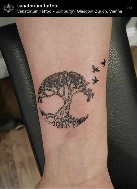 Tree Of Life Tattoo Ideas, Woman Tree Tattoo, Tree Of Life Tattoos, Life Tattoo Ideas, Ink Tree, Line Drawing Tattoos, Tree Of Life Artwork, Family Tree Tattoo, Butterfly Tattoos For Women