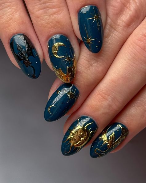 Sjm Inspired Nails, Fourth Wing Inspired Nails, Fourth Wing Nails, Httyd Nail Designs, Book Nails, Andarnaurram Fourth Wing Grown, Hoco Nails, Book Hangover, Witchy Nails