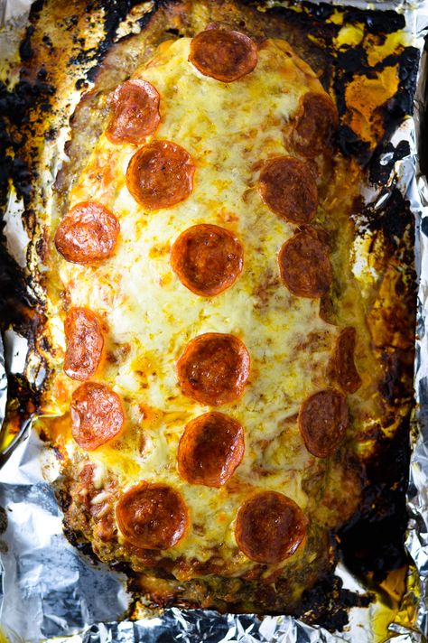 Pepperoni Pizza Meatloaf | A Taste of Madness Pizza Meatloaf Recipe, Easy Pepperoni Pizza, Pizza Meatloaf, Pepperoni Pizza Bites, Cheeseburger Meatloaf, Meatloaf Casserole, Ground Beef Recipe, Meatloaf Ingredients, Easy Meatloaf