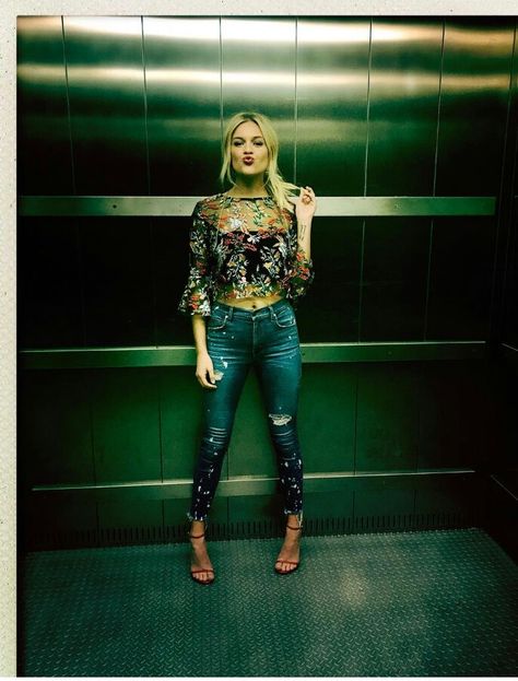 and you can't get off the elevator thats going up, cause you're growing up and the world gets cruel and you're still living in High School Kelsey Ballerini Outfit, Celebrity Fits, Kelsey Ballerini, Morgan Evans, Homecoming Queen, Celeb Fashion, Kelsea Ballerini, Celeb Crush, Country Music Artists