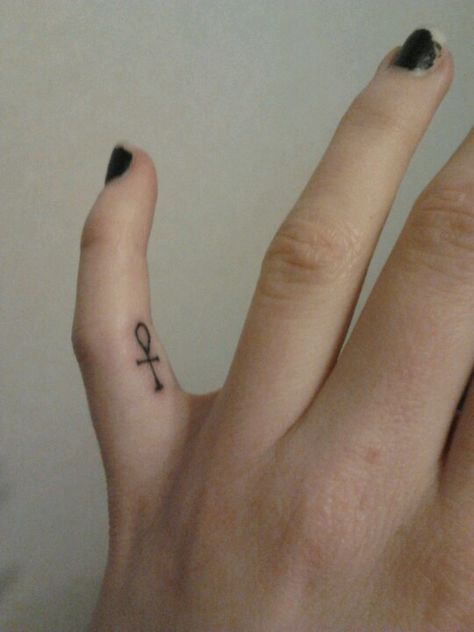 Tattoos Cross Tattoo Meaning, Girl Finger Tattoos, Ankh Tattoo, Simple Heart Tattoos, Girl Neck Tattoos, Finger Tattoo For Women, Finger Tattoo Designs, Cross Tattoo Designs, Egyptian Tattoo