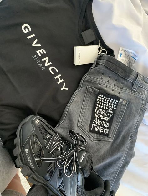 Ksubi Outfit, Balenciaga Sneakers Outfit, Givenchy Outfit, Cute Clothing Stores, Birthday Fits, Teen Swag Outfits, Pretty Shoes Sneakers, Cute Birthday Outfits, Shoes Outfit Fashion