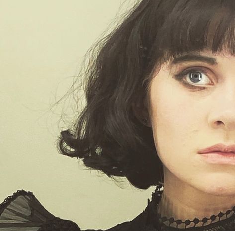 Lydia Deetz Elizabeth Teeter, Lydia Beetlejuice Aesthetic, Lydia Deetz Musical, Elizabeth Teeter, Musical Makeup, Beetlejuice Aesthetic, Lydia Deetz Cosplay, Beetlejuice The Musical, Beetlejuice Cast