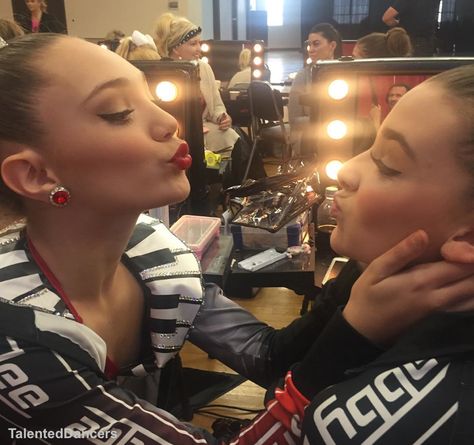 #VertesKendall [02.20.16] Maddie And Kendall, Maddie Mackenzie, Ziegler Sisters, Dance Moms Clips, Dance Moms Pictures, Dance Moms Funny, Dance Mums, Jojo Bows, Kendall Vertes