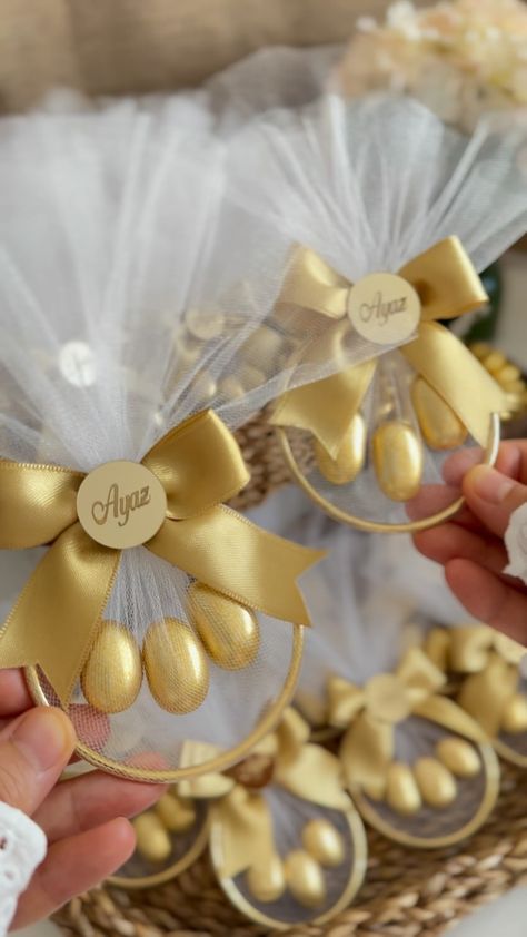 Nurhan Özçakır | Baby Girl Favor 💜💜 •Almond Candy with Gold Bracelet •Personalized Gold Mirror sent To Germany 🇩🇪✈️ | Instagram Wedding Chocolate Decoration, Bonbonniere Ideas, Chocolate Packing, Almond Candy, Electronics Poster, Recuerdos Primera Comunion Ideas, Porta Confetti, Wrapping Techniques