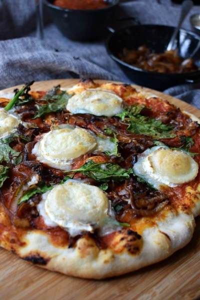 Caramelized Onion & Goat Cheese Pizza - Print One Pan Cake, The Best Homemade Pizza, Goat Cheese Pizza, Best Homemade Pizza, Naan Pizza, Pizza At Home, Cheese Spaghetti, Pan Cake, Nigerian Food