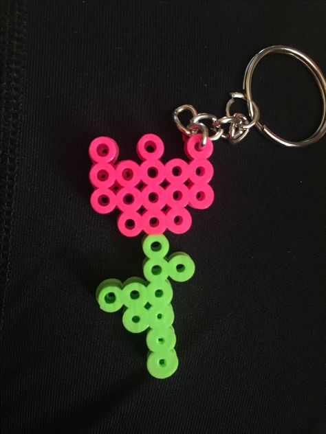 Matching Perler Bead Keychains, Perleplader Ideas Diy, Perler Bead Keychain Ideas, Flower Perler Bead Patterns, Perler Bead Flowers, Perler Bead Flower, Perler Bead Keychain, Melty Bead Designs, Perler Bead Mario