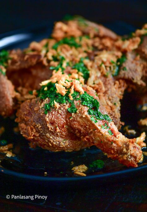 Whole Fried Chicken, Chicken Deep Fried, Garlic Fried Chicken, Reheat Chicken, Chicken Milk, Filipino Cuisine, Paprika Chicken, Garlic Fries, Garlic Recipes