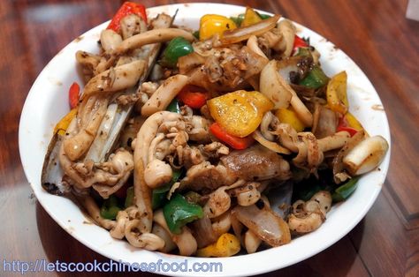 STIR-FRIED RAZOR CLAMS WITH BLACK BEAN SAUCE Razor Clam Recipes, Razor Clams Recipe, Kong Recipe, Spaghetti With Ground Beef, Recipes Chinese, Bean Sauce, Chinese Recipe, Seafood Entrees, Food Advice