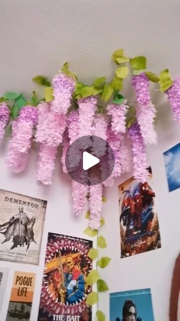 Tissue Paper Wisteria, Wall Decoration Ideas With Paper Diy, Paper Flowers On Wall, Diy Paper Room Decor, Diy Hanging Flowers, Arts And Crafts Videos, Vpk Graduation, Paper Room Decor, Dorm Room Crafts