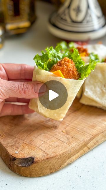 How To Wrap Chicken Wraps, Mini Chicken Wraps Appetizer, Party Wraps Recipes, Mini Wraps For Party, Mini Tortillas Wraps, How To Wrap Tortilla Wraps, Mini Wraps Snacks, Tortilla Recipe Ideas Wraps, Mini Chicken Wraps