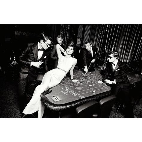 Dolce Vita Outfit, Casino Fashion, Italian Glam, Poker Party, Ellen Von Unwerth, Poker Night, The Great, Smooth Jazz, Casino Night