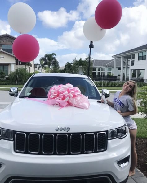 𝙿𝚒𝚗𝚝𝚎𝚛𝚎𝚜𝚝: 𝚕𝚊𝚞𝚛𝚎𝚗𝚊𝚖𝚢𝚎𝚛𝚜𝚜 Cute Cars For Teens, First Cars For Teenagers, Cars For Teenagers, Best Cars For Teens, Cars Images, Dream Cars Lamborghini, Sports Car Brands, Small Luxury Cars, Car For Teens