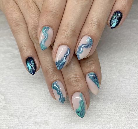 Short Arrow Nails, Short Pointy Nails Designs, Arrowhead Nails, Mountain Peak Nails, Geode Nails, Pointed Nail Designs, Pointy Nail Designs, Arrow Nails, Stiletto Nails Short