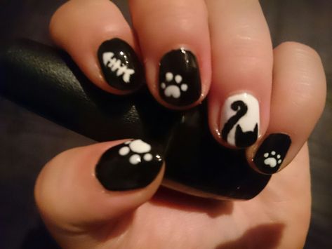 Cat Nail Polish, Cat Paw Nails Design, Therian Nails Ideas, Paw Nails Designs, Cat Nails Short, Cat Themed Nails, Short Cat Nails, Cat Paw Nails, Kitty Nails Design