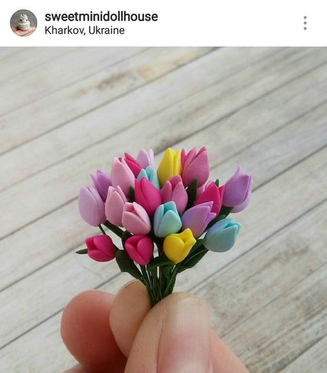 Diy Tulips, Polymer Clay Animals, Pasta Francesa, Polymer Clay Jewelry Diy, Clay Mugs, Polymer Crafts, Polymer Clay Miniatures, Mini Roses, Clay Animals