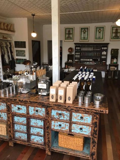 Rose Apothecary Schitts Creek, Cottagecore Shop, Apothecary Shoppe, Apothecary Design, Tea Perfume, Apothecary Decor, Rose Apothecary, Herb Shop, Schitt's Creek