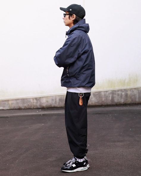 Japan Outfit Ideas Spring Men, Men Dark Outfit, Men’s Techwear, Japan Street Style Men, Cool Male Outfit, Japan Street Style Mens, Cityboy Style Japan, Tokyo Street Style Men, Japanese Street Style Men