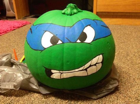 ninja-turtle-pumpkin-art Tmnt Pumpkin, Turtle Pumpkin, Labu Halloween, Ninja Turtle Pumpkin, Carving Templates, Dekorasi Halloween, Pumpkin Contest, Couple Halloween Costumes For Adults, Pirate Halloween Costumes