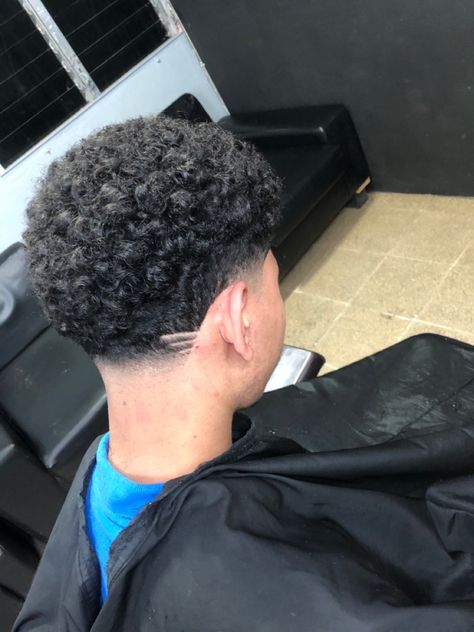 Taper Fade White Men, Low Taper Fade Curly Hair, Curly Taper Fade, Curly Hair Designs, Fade Haircut Curly Hair, Low Taper Fade Haircut, Taper Fade Curly Hair, Low Taper Fade, Hair Unit