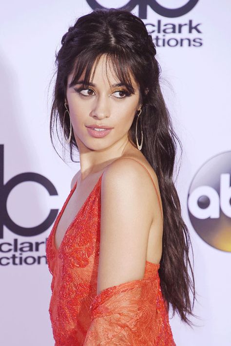 Camila Cabello's Hairstyles & Hair Colors | Steal Her Style Camila Cabello Hair, Bangs Hairstyle, Pony Hairstyles, Layered Hair With Bangs, Cabello Hair, Steal Her Style, Bangs With Medium Hair, How To Style Bangs, Very Short Hair