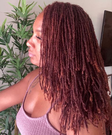 #sisterlocks #sisterlocksstyles #sisterlocksstylesshort #permrods #curlylocs #barreltwists #locdmilitary #sisterlocs #militarylocs #flexirodcurls #pipecleanercurls #sisterlocksupdo #microlocs #interlocks Copper Microlocs, Burgundy Microlocs, Ginger Sisterlocks, Sisterlocks Color, Colored Microlocs, Colored Sisterlocks, Sista Locks, Short Sisterlocks, Microlocs Journey