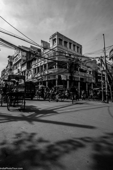 These detailed tour in New Delhi help you photograph some of the iconic landmarks as well as lesser known corners of this part of city and also provide a refreshing insight in to the lives of people closely entwined with the older traditions. Chandani Chowk Delhi, Old City Photography, Chandani Chowk, Delhi Market, Delhi Food, Delhi City, Old Delhi, Spice Market, Chandni Chowk