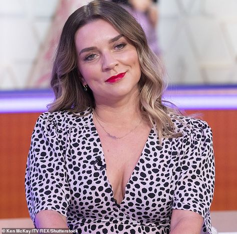 Candice Brown recently opened up about her mental health issues, revealing she suffers wit... Candice Brown, Paul Hollywood, Bake Off, Farm Heroes, Diy Health, Under Pressure, Health Issues, Hollywood, Celebrities